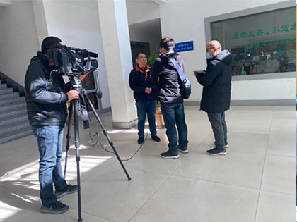 La stazione televisiva del canale pubblico di Shaoxing e la stazione televisiva del distretto di Keqiao sono andate a Xingfa rispettivamente per intervistare e riferire